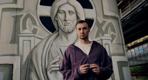 Как говорить с новым поколением: доксериал ищет мосты через музыку и дизайн